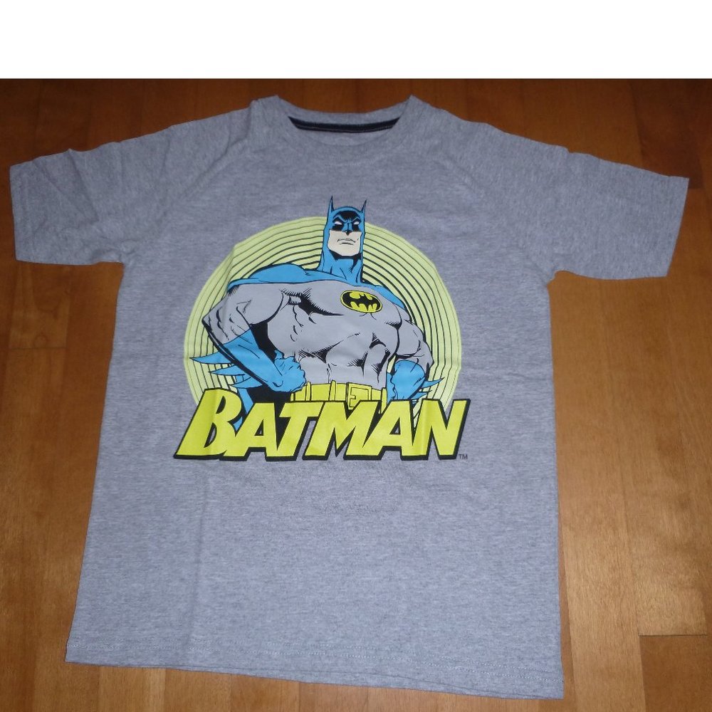 Boys Girls Classic BATMAN Short Sleeve T-Shirt Size 8 10/12 14/16 NWT